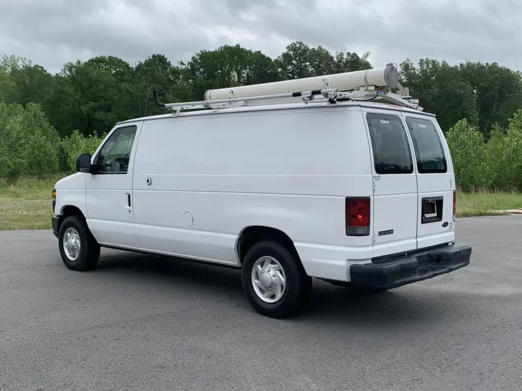 2010 Ford E-Series E-250 Van photo 5