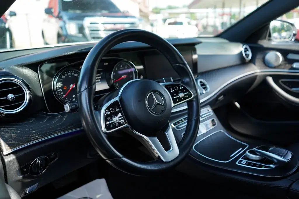 2019 Mercedes-Benz E-Class E300 photo 5