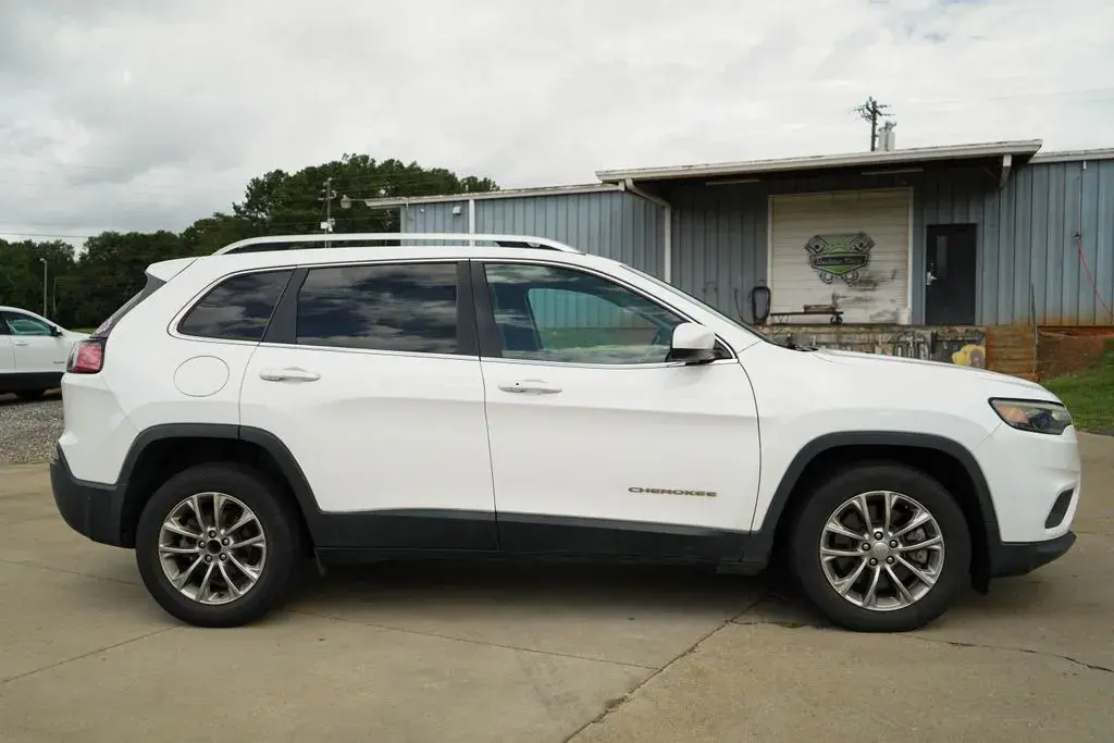 2019 Jeep Cherokee Latitude Plus photo 3