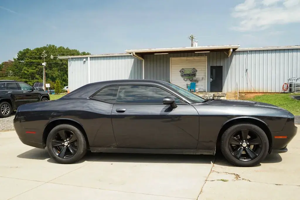 2017 Dodge Challenger SXT photo 3