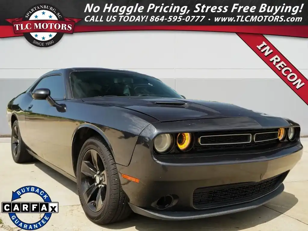 2017 Dodge Challenger SXT's photo