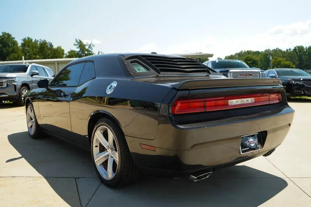 2008 Dodge Challenger SRT8 photo 4