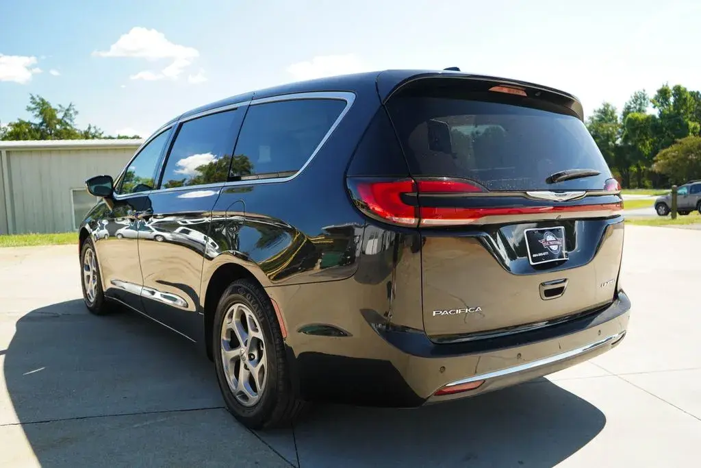 2024 Chrysler Pacifica Limited photo 4