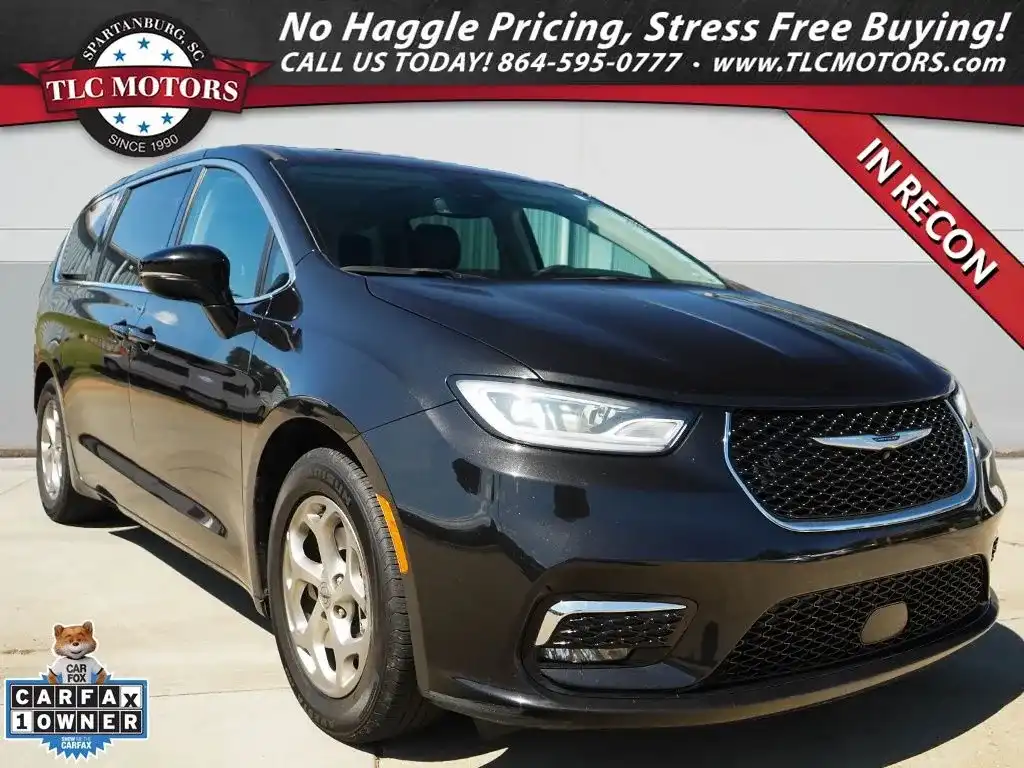 2024 Chrysler Pacifica Limited's photo