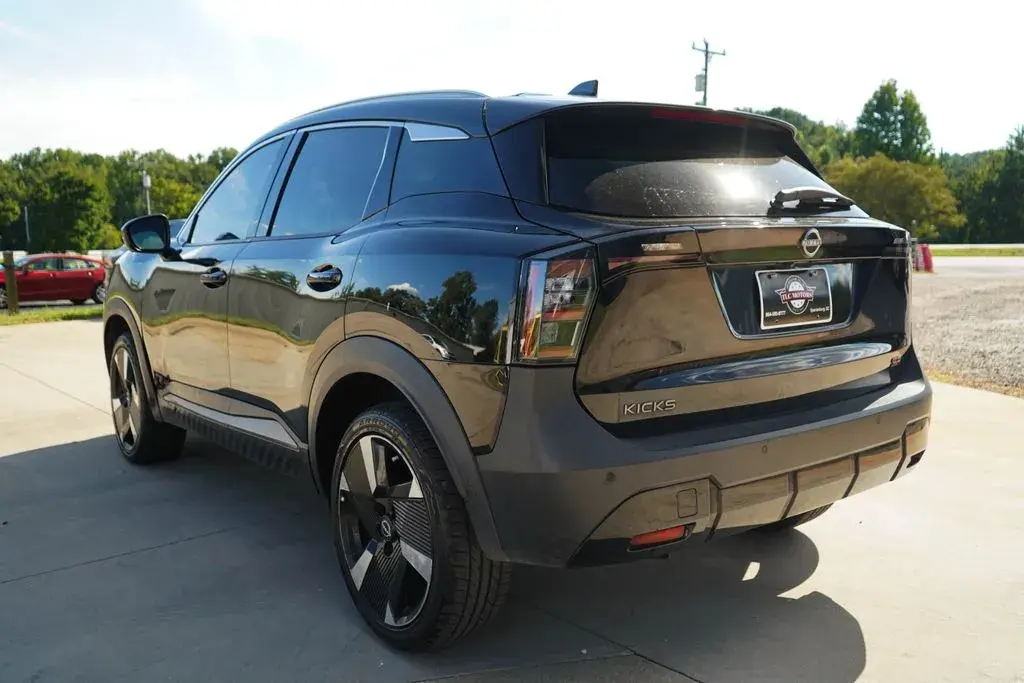 2025 Nissan Kicks 2.0 SR photo 4