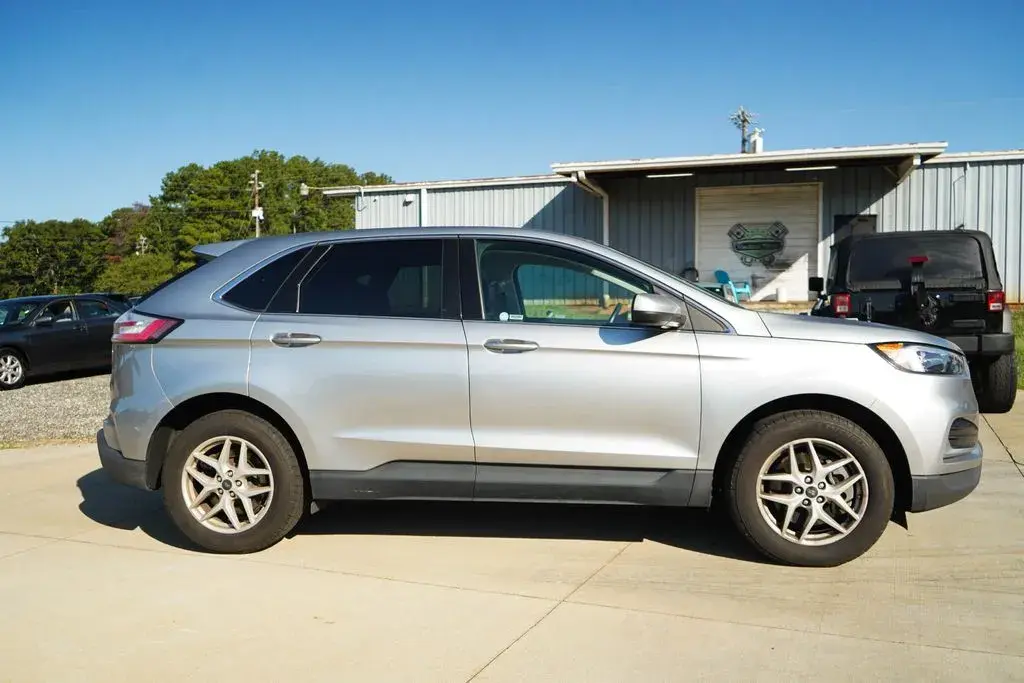 2024 Ford Edge SEL AWD photo 3