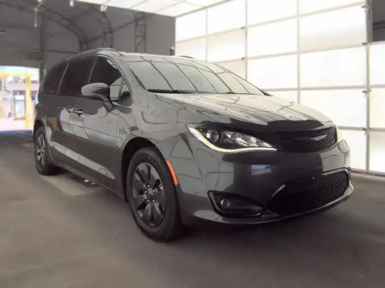 2020 Chrysler Pacifica Hybrid Touring L's photo