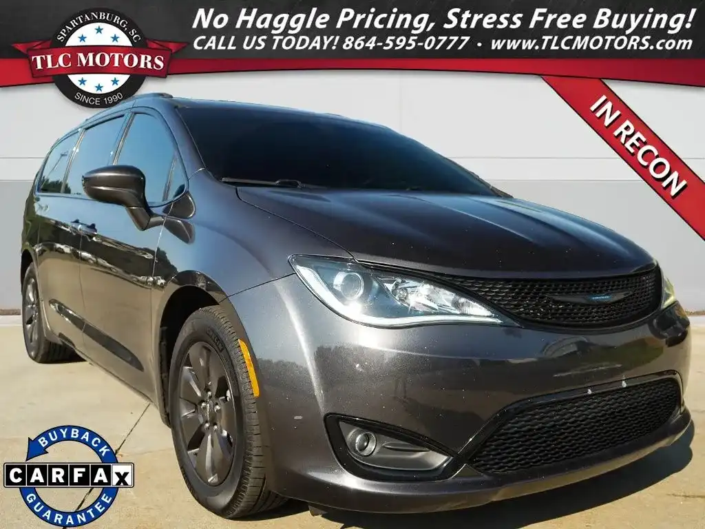2020 Chrysler Pacifica Hybrid Touring L's photo