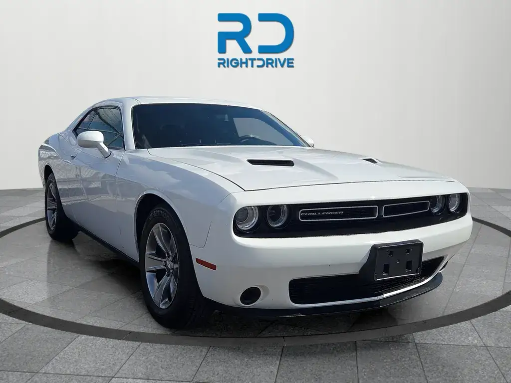 2019 Dodge Challenger SXT Auto photo 1