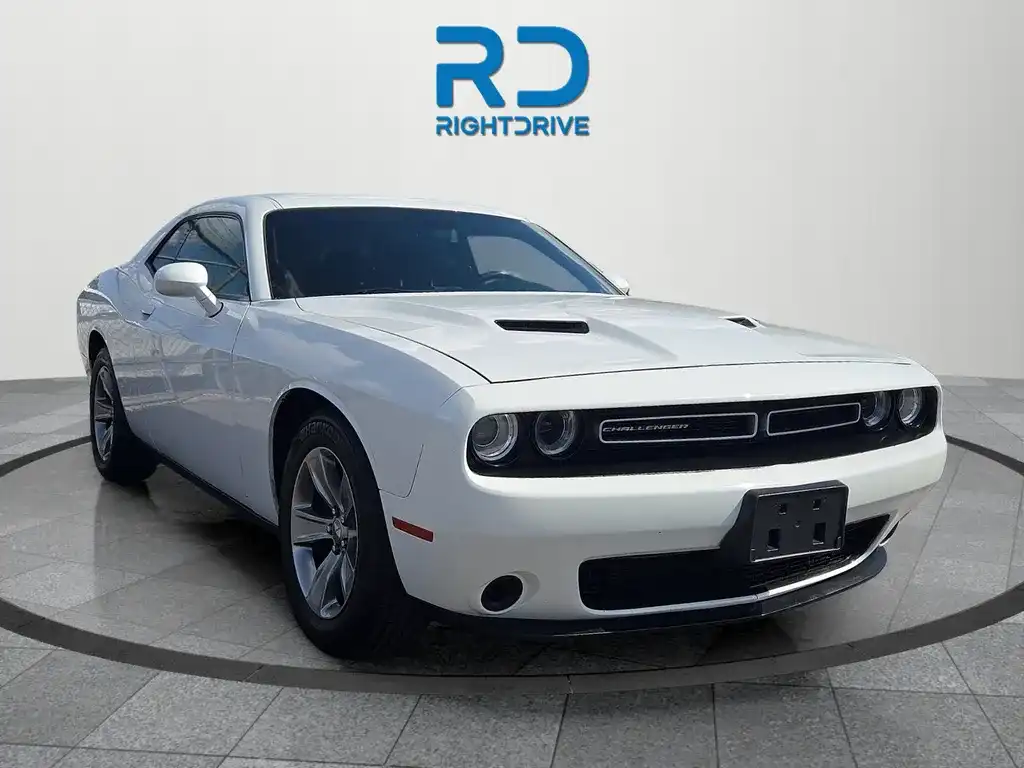2019 Dodge Challenger SXT Auto's photo