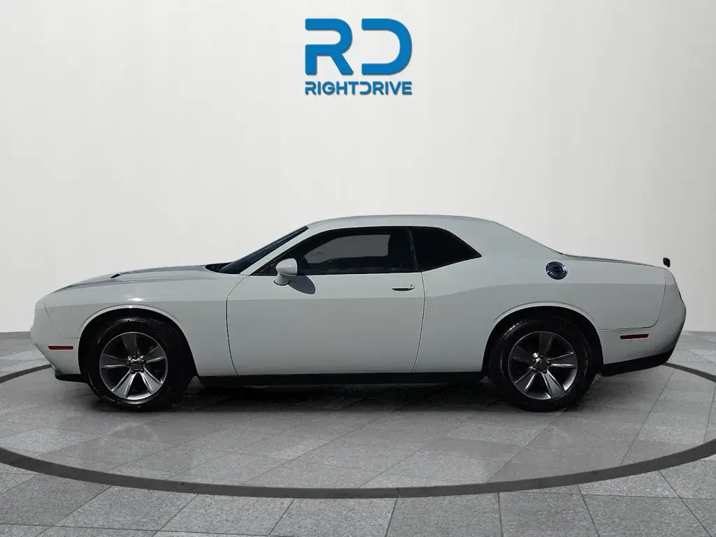 2019 Dodge Challenger SXT Auto photo 5