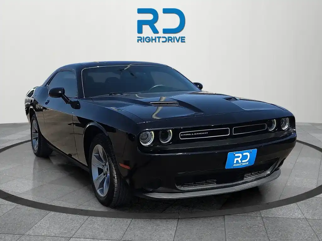2022 Dodge Challenger SXT Auto's photo