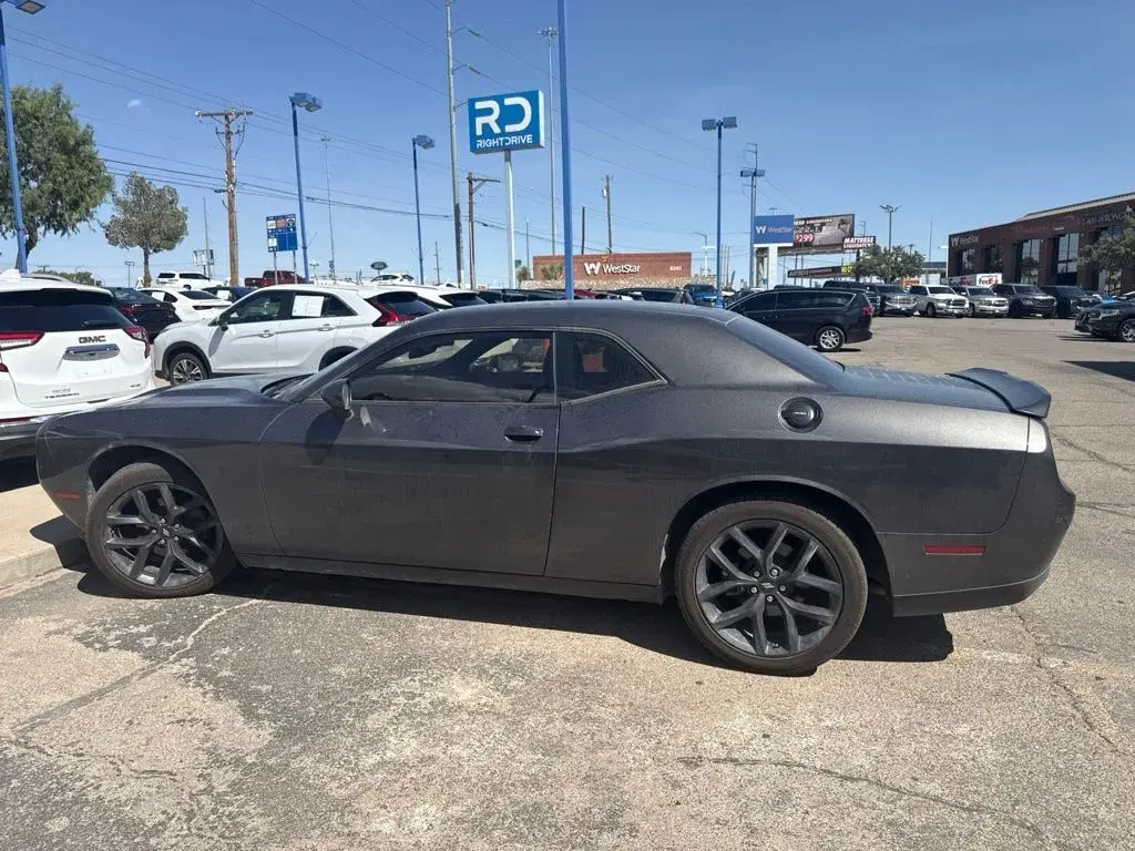 2019 Dodge Challenger SXT Auto photo 3