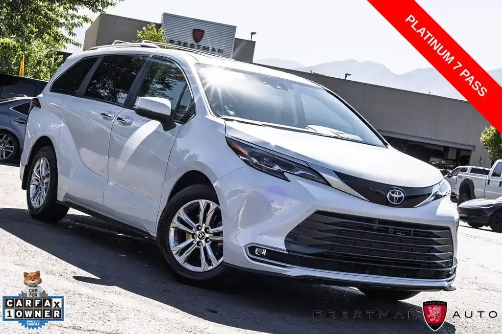 2024 Toyota Sienna Platinum 7-Passenger Hybrid AWD's photo