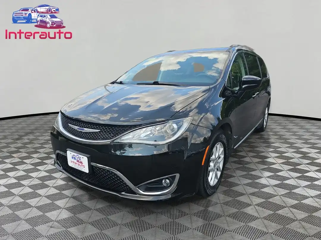 2020 Chrysler Pacifica Touring L's photo