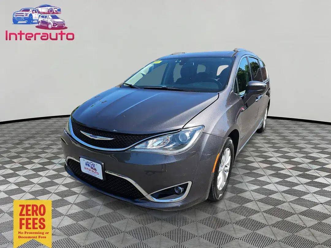 2018 Chrysler Pacifica Touring L photo 1