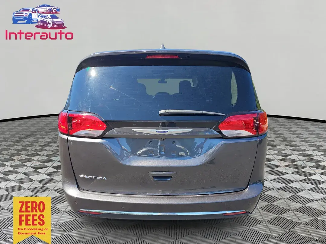 2018 Chrysler Pacifica Touring L photo 4