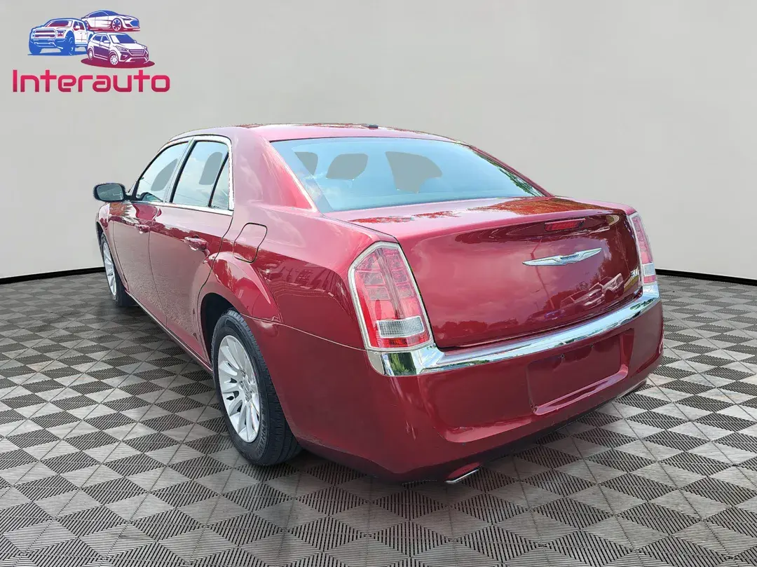 2014 Chrysler 300 Base photo 3