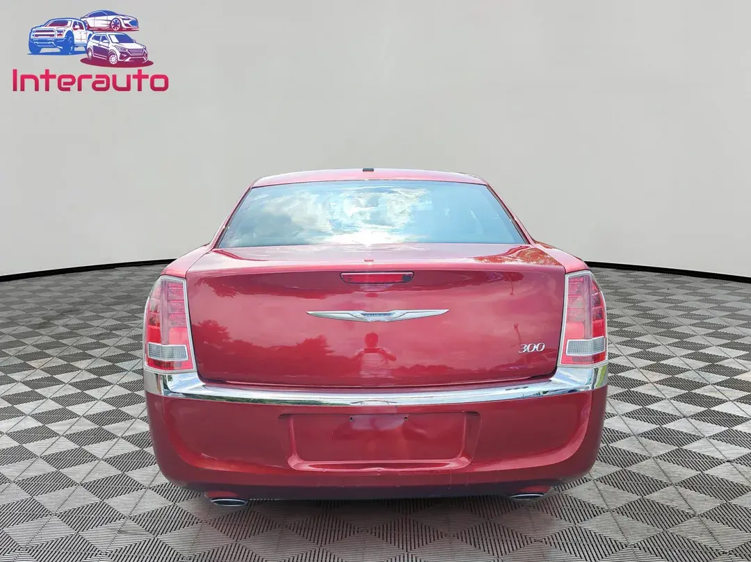 2014 Chrysler 300 Base photo 4