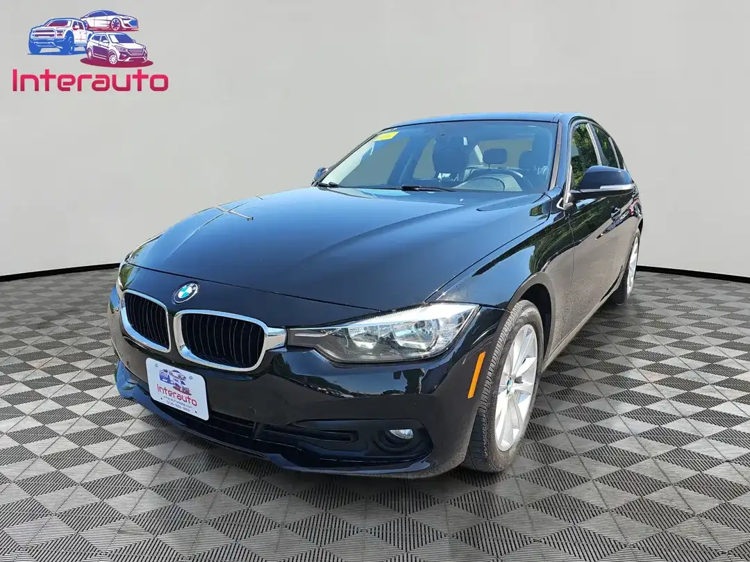 2017 BMW 3 Series 320i xDrive Sedan's photo