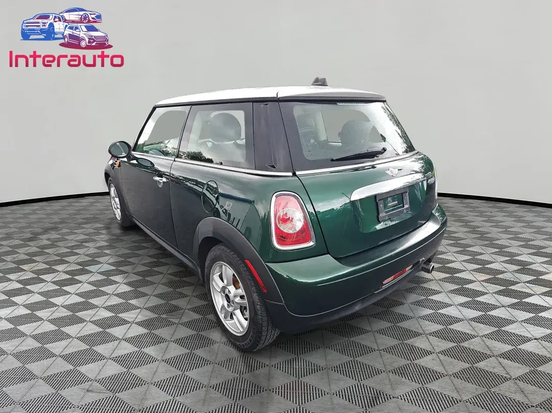 2013 MINI Cooper Base photo 3