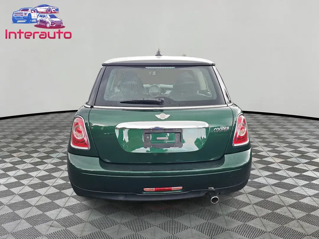 2013 MINI Cooper Base photo 4