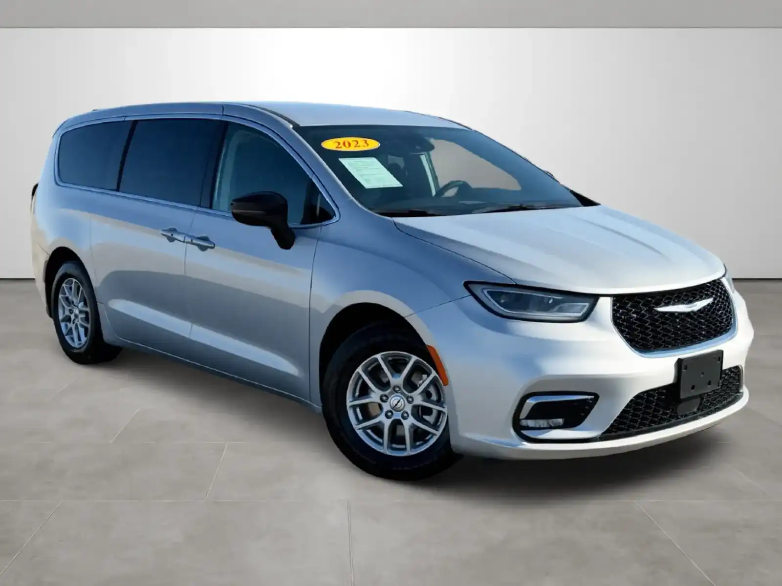 2024 Chrysler Pacifica Touring L's photo
