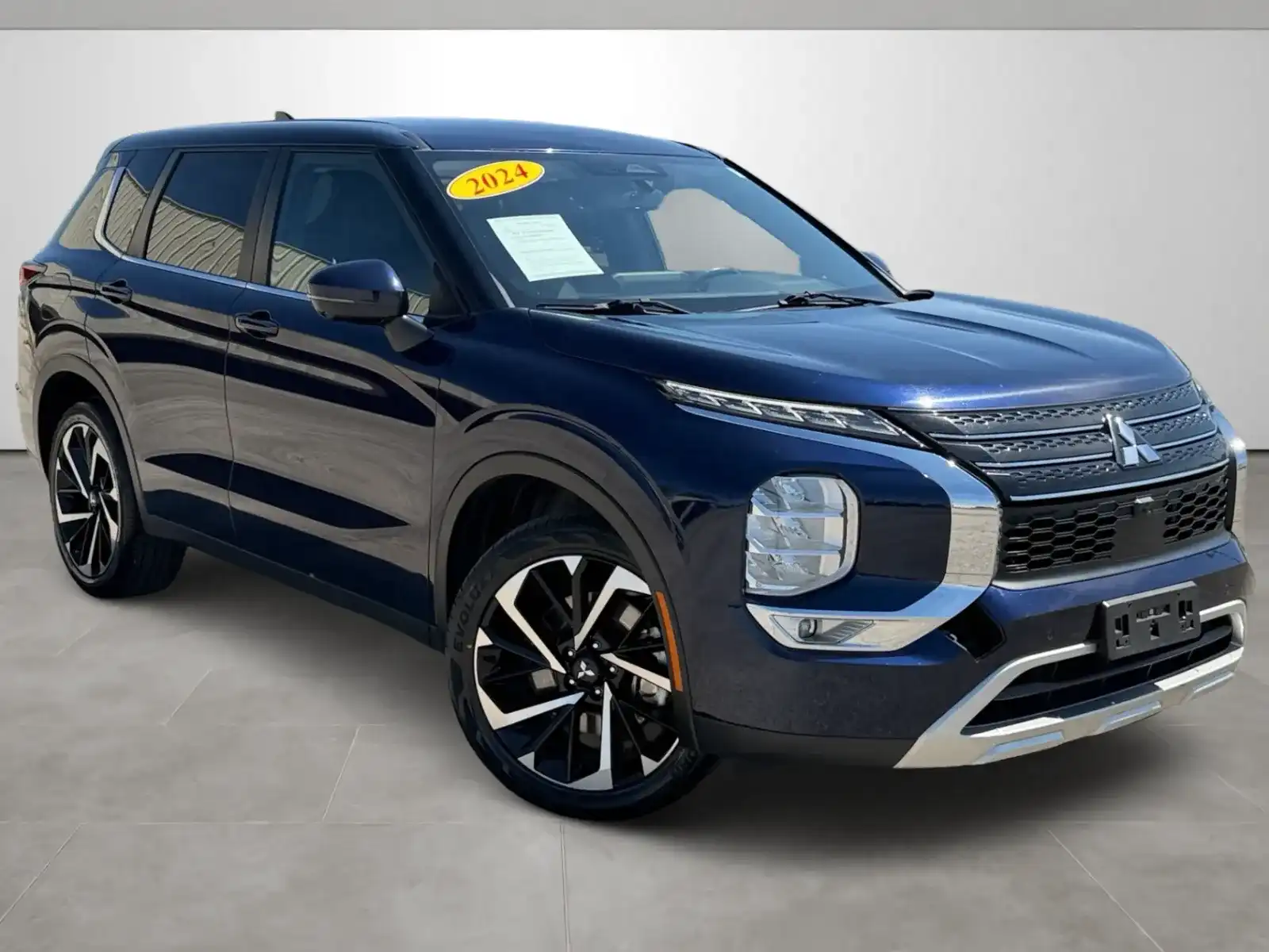 2024 Mitsubishi Outlander SE 2WD's photo