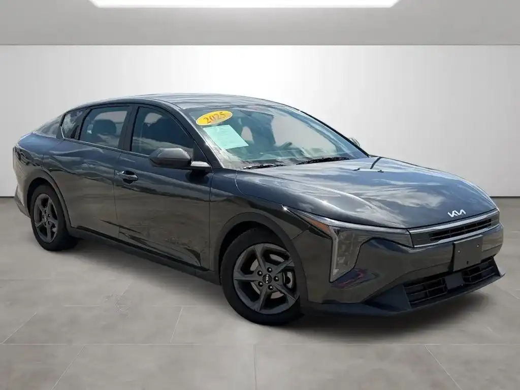 2025 Kia K4 LXS AT's photo