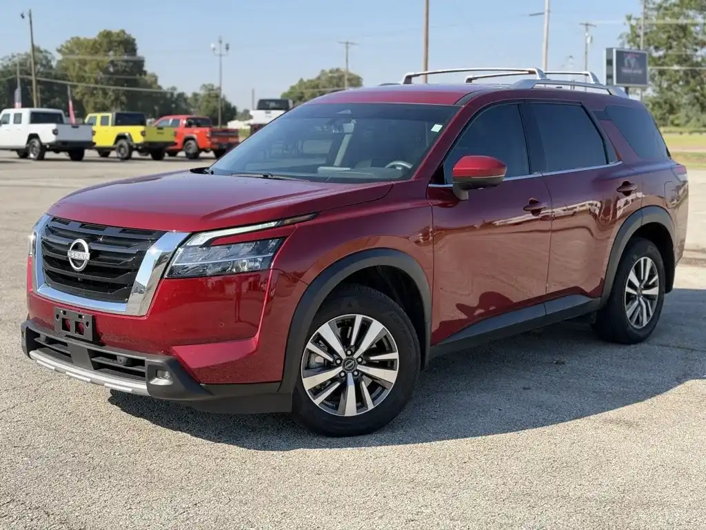 2024 Nissan Pathfinder SL 4WD's photo
