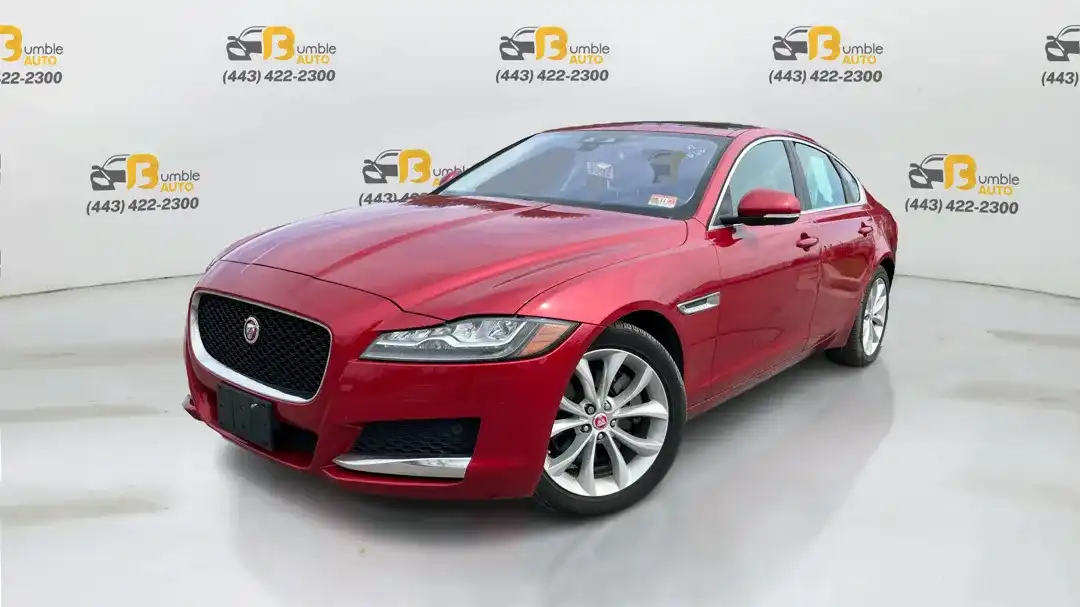 2017 Jaguar XF 20d AWD Premium's photo