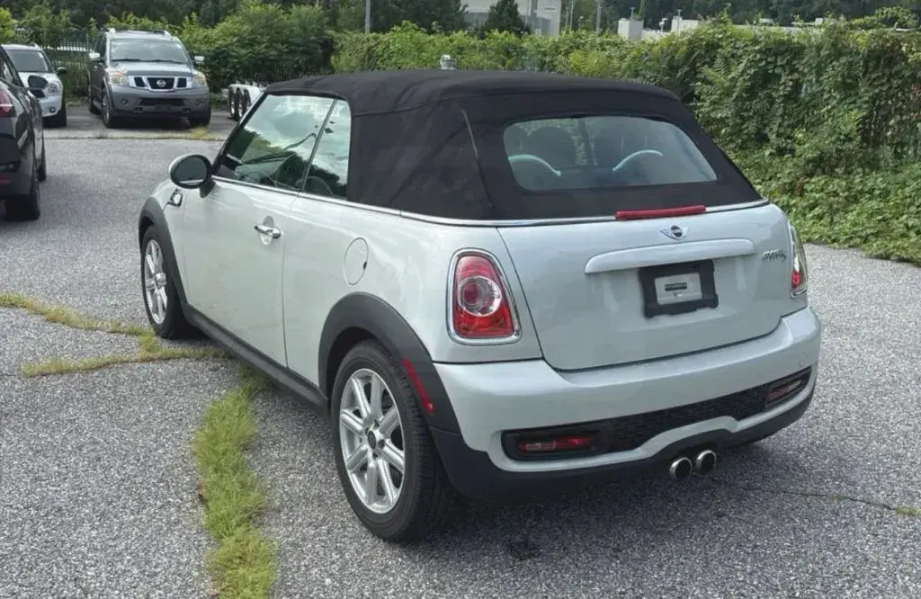2015 MINI Cooper S photo 3