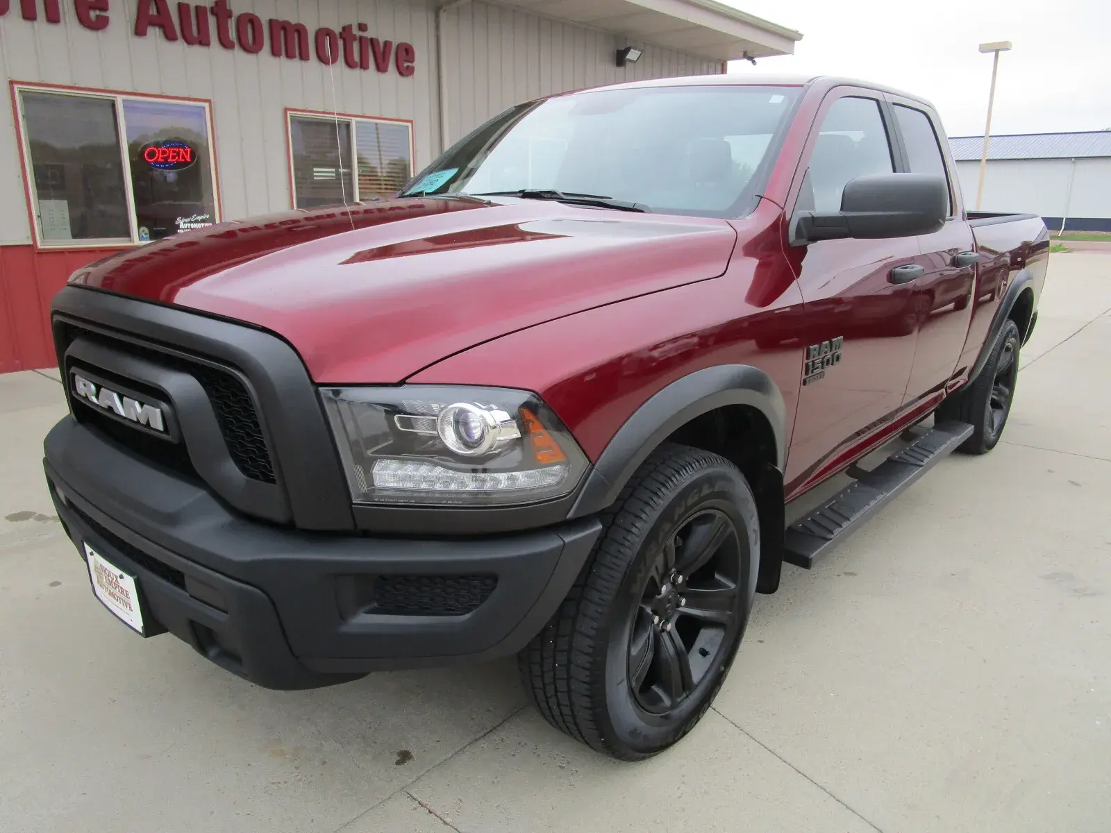 2022 RAM 1500 Classic Warlock 4WD Quad Cab 6'4 photo 3
