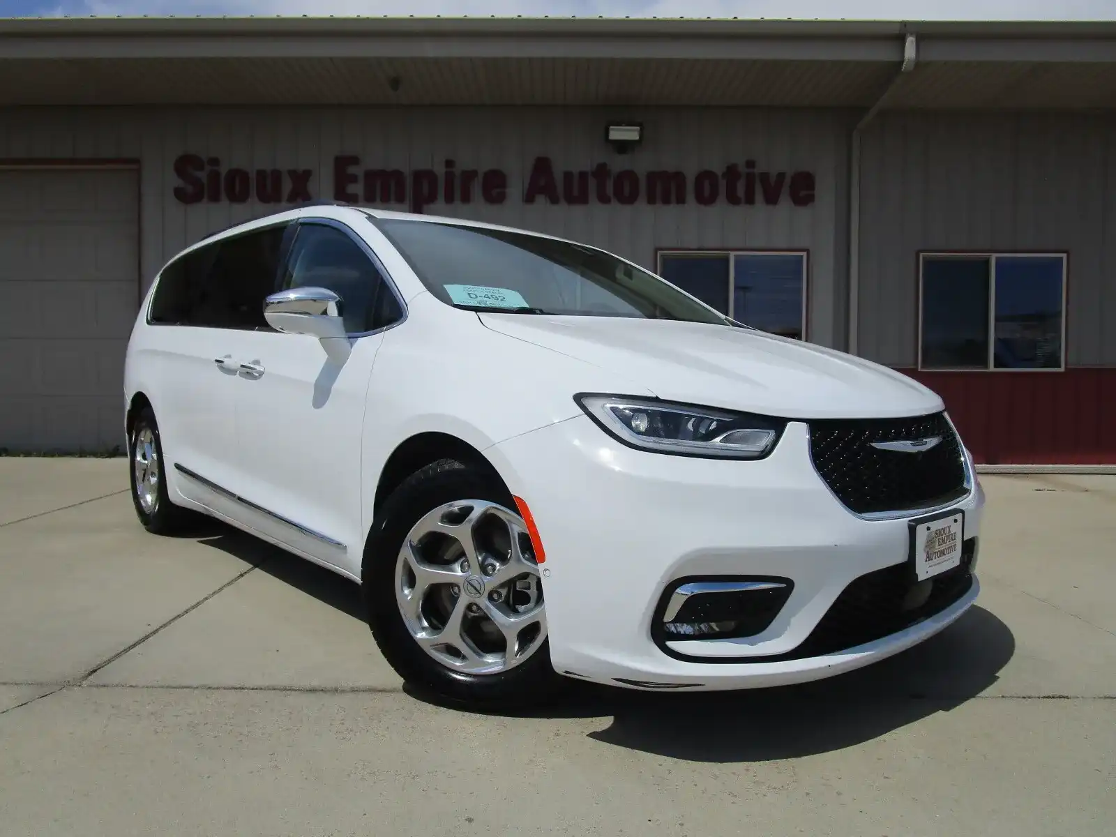 2022 Chrysler Pacifica Limited's photo