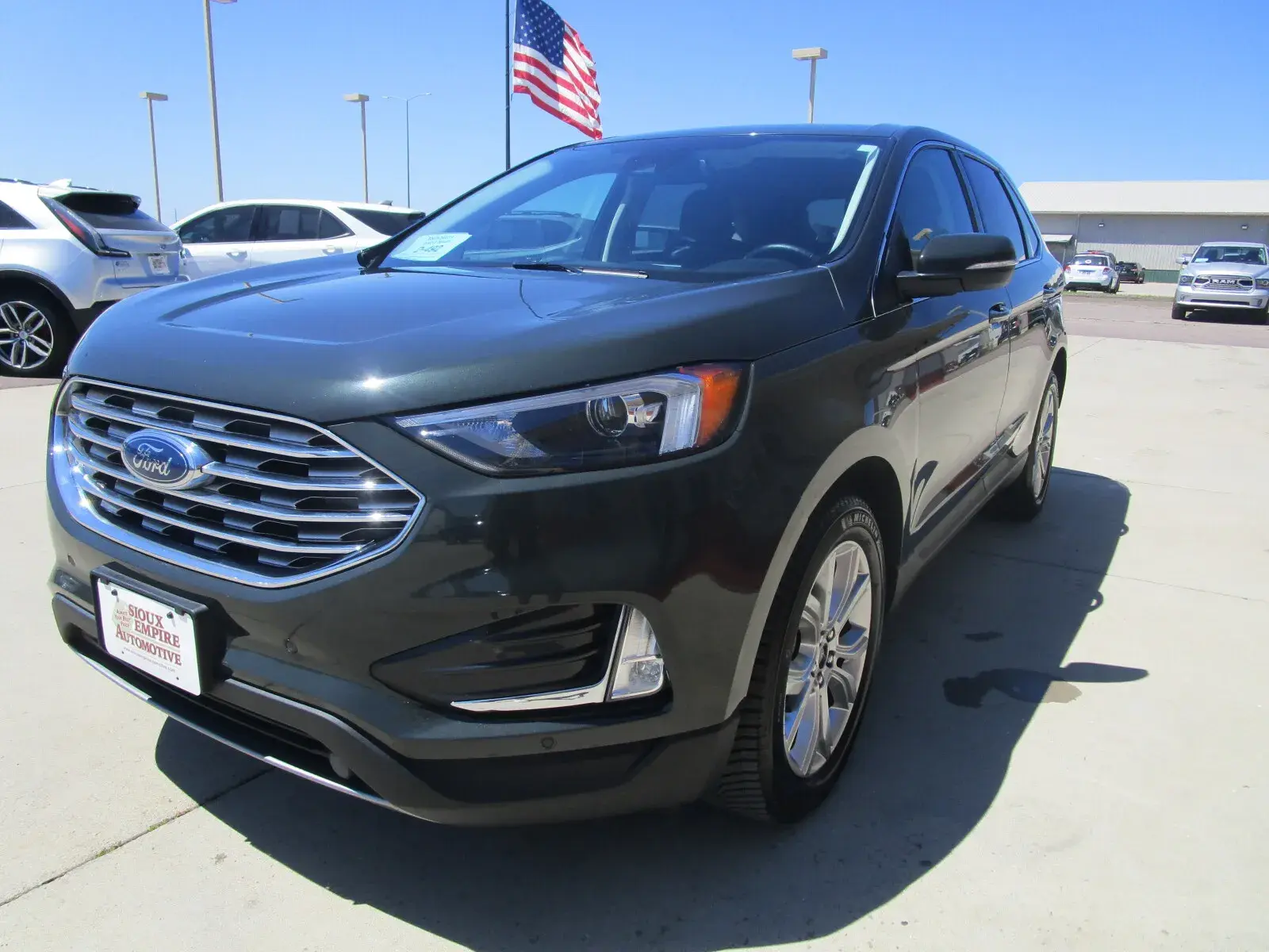 2023 Ford Edge Titanium AWD photo 5