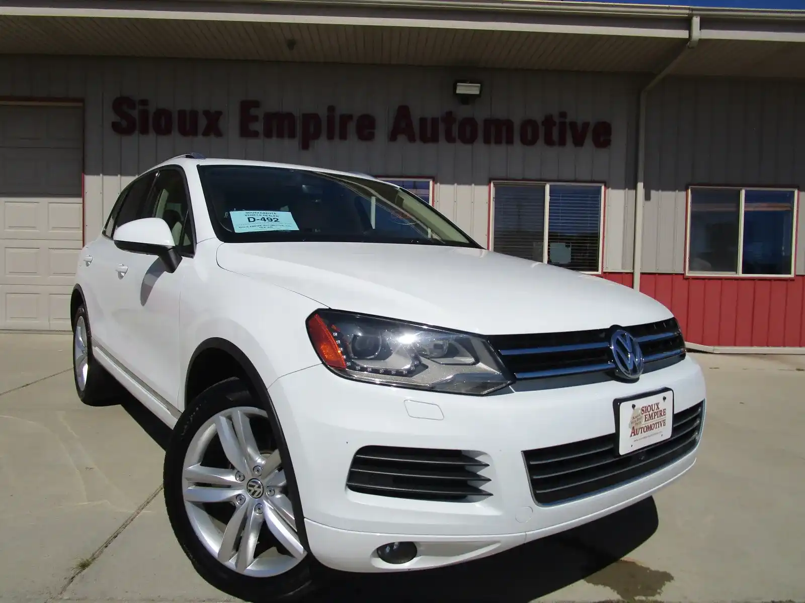 2014 Volkswagen Touareg Sport VR6 with Navigation's photo