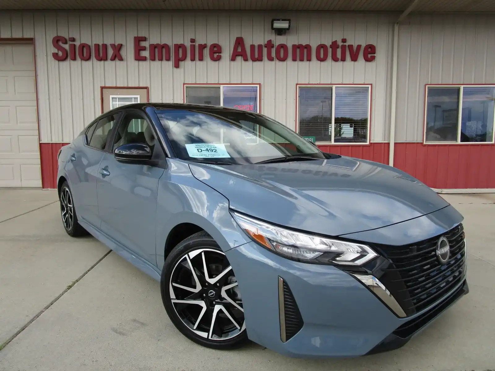 2024 Nissan Sentra SR CVT's photo