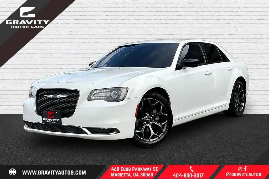 2018 Chrysler 300 Touring's photo