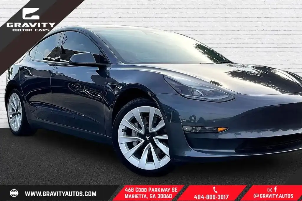 2022 Tesla Model 3 Standard Range Plus's photo