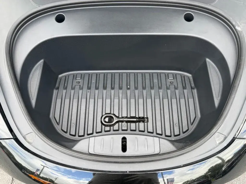 2020 Tesla Model 3 Standard Range Plus photo 3