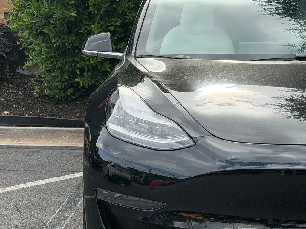 2020 Tesla Model 3 Standard Range Plus photo 5