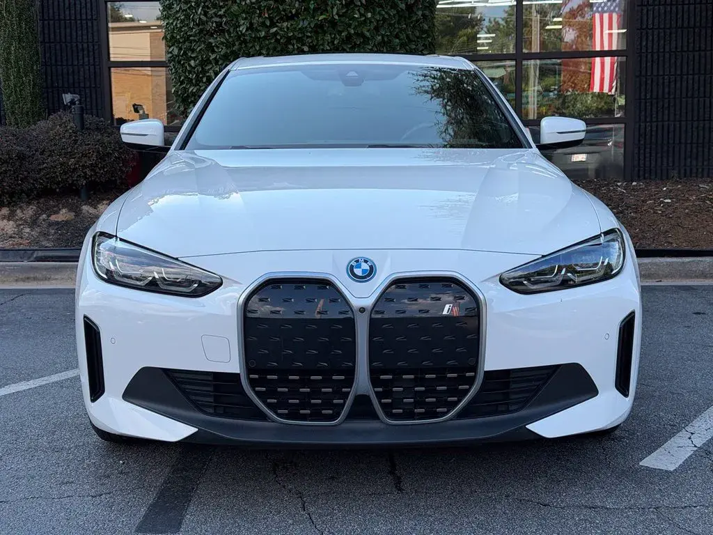 2024 BMW i4 eDrive40 photo 3