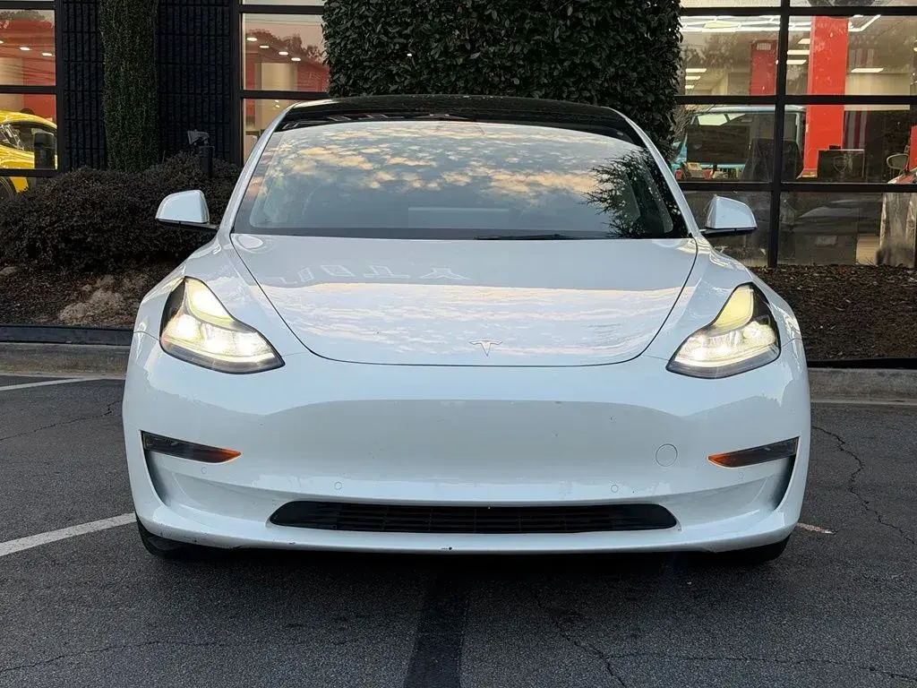 2020 Tesla Model 3 Standard Range Plus photo 3