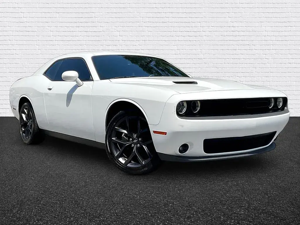 2023 Dodge Challenger SXT Auto photo 3