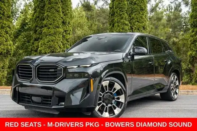 2023 BMW XM Base's photo