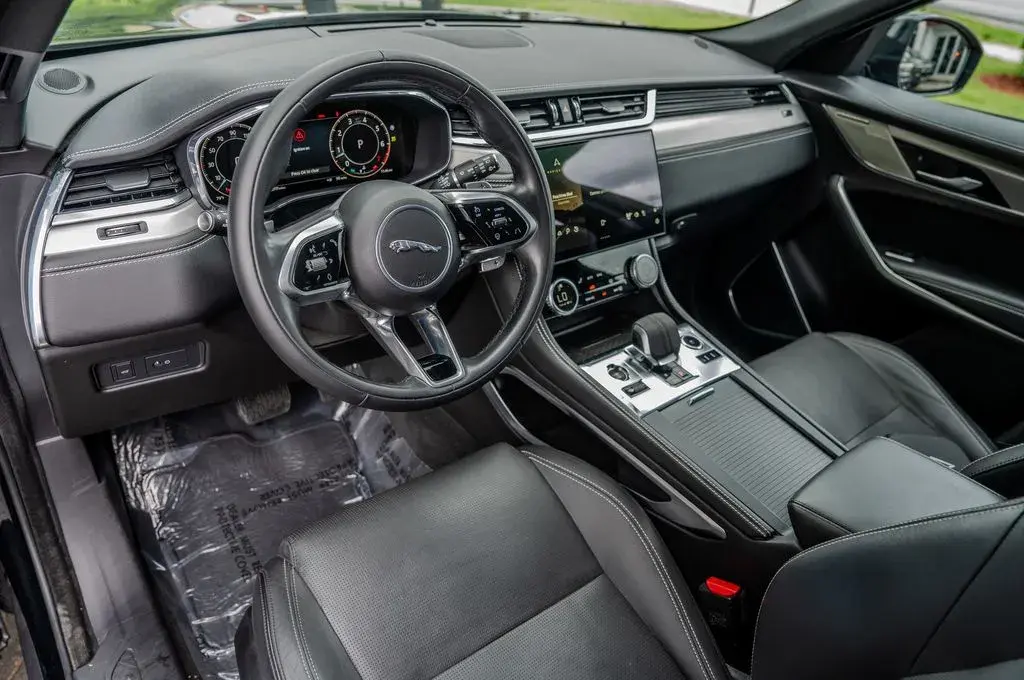 2024 Jaguar F-PACE P250 R-Dynamic S photo 4