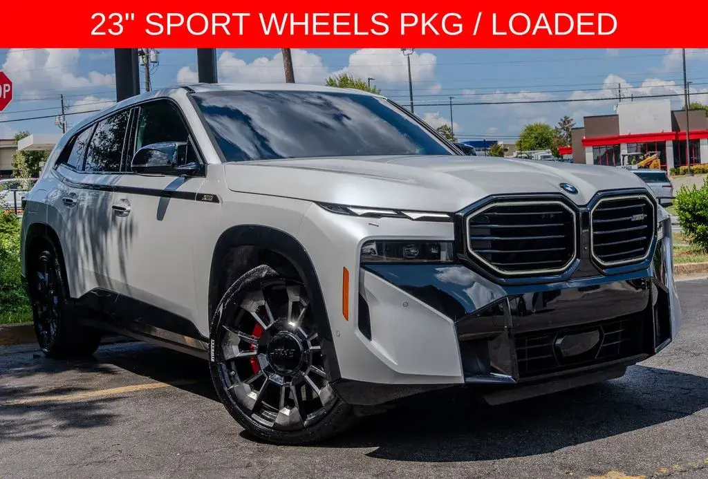2023 BMW XM Base photo 3