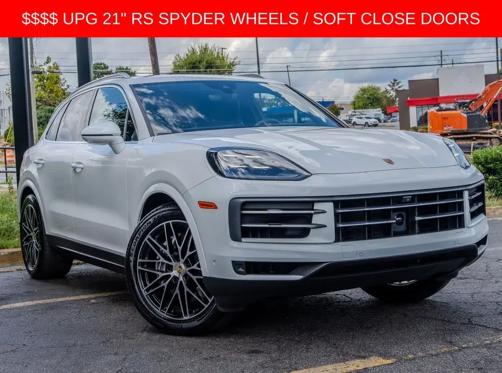 2024 Porsche Cayenne Base photo 3