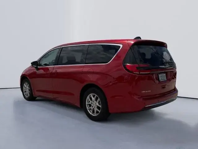 2025 Chrysler Pacifica Select photo 5
