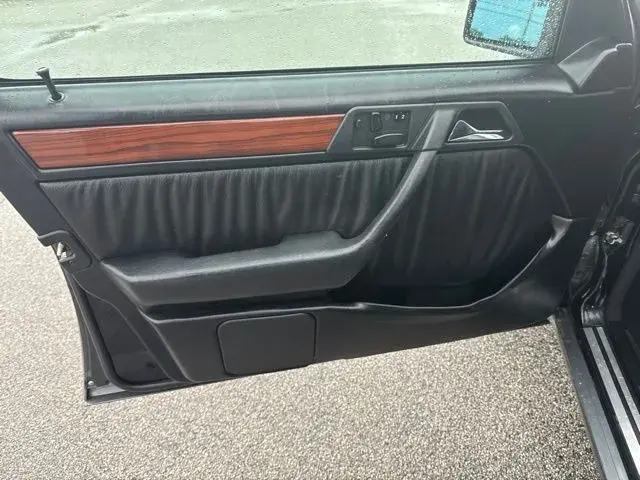 1994 Mercedes-Benz E-Class undefined photo 3